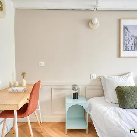 Apartment Immeuble Chauchat Paris
