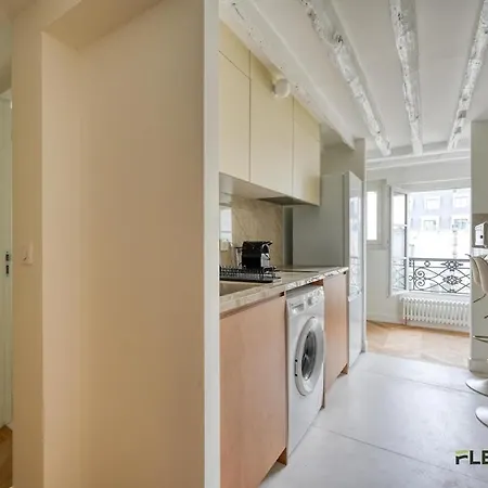 Apartment Immeuble Chauchat Paris